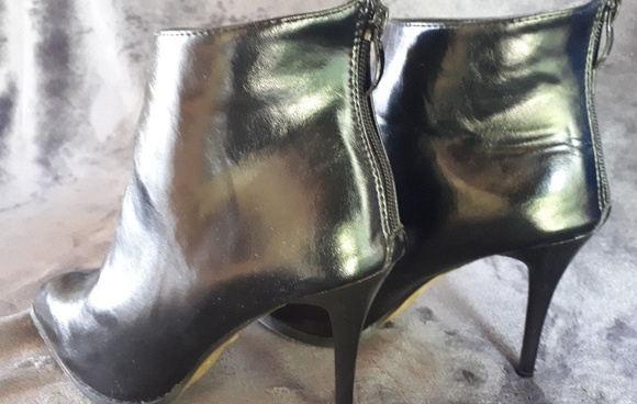 Brand NEW Booties - Picture 4 of 6